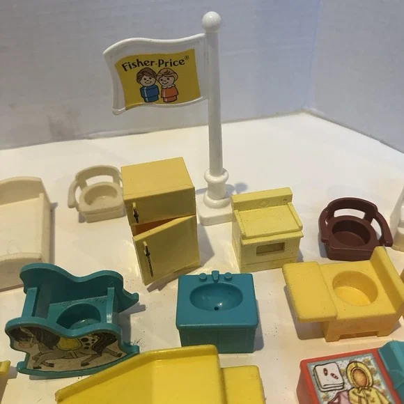 VTG 70s &80sFisher Price Wooden & Plastic Little People Figures Lot Of 46 Pieces